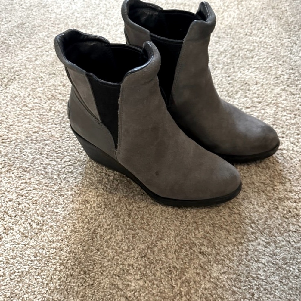 Sorel Chelsea boots